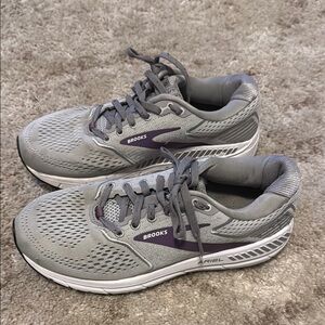 🍍 Size 8.5- Brooks Ariel 20 Gray - 120315-1D-009-095🍍